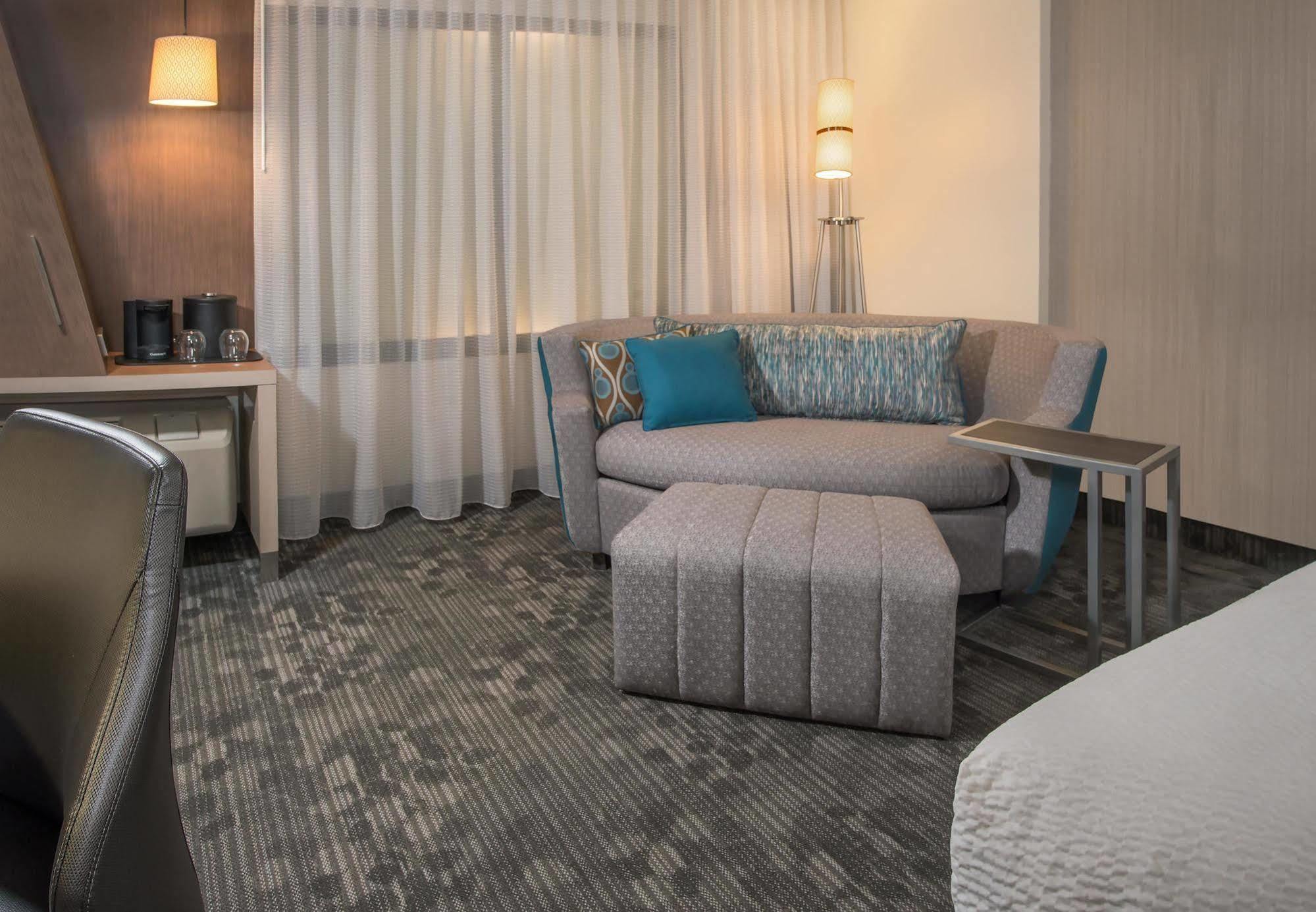 Hotel Dene & Conference Centre Cold Lake Ngoại thất bức ảnh
