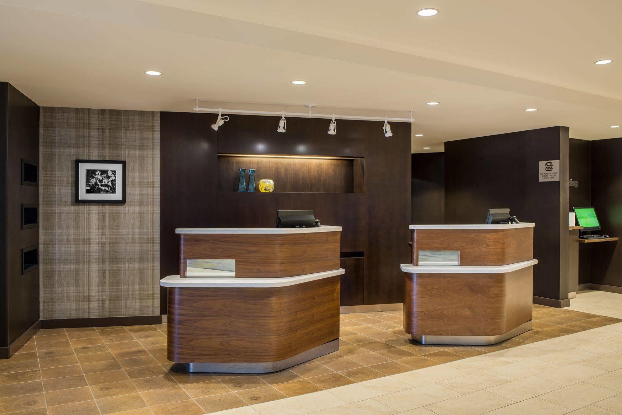 Hotel Dene & Conference Centre Cold Lake Ngoại thất bức ảnh